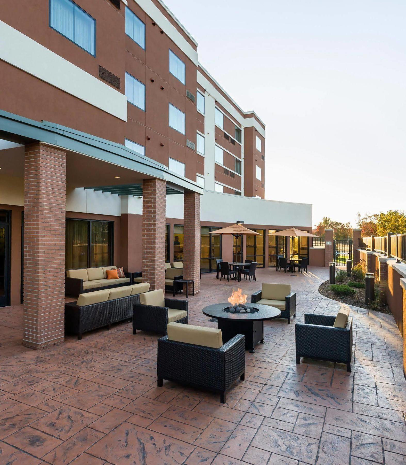 Courtyard By Marriott Kalamazoo Portage Exteriör bild